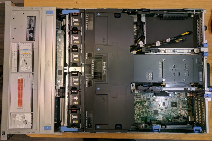 Dell Poweredge R7425 inside